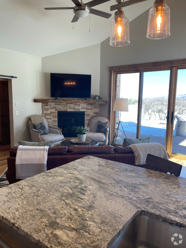 Building Photo - 498 S Badger Trail