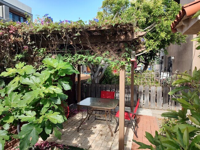 Foto del edificio - 828 Island Ct