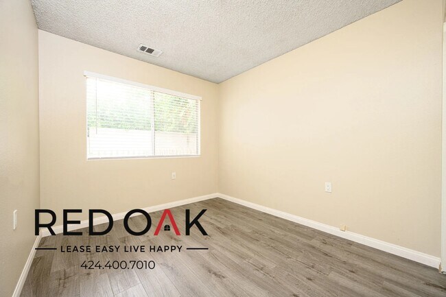 Foto del edificio - ~SENIOR 55+ HOUSING~ Welcoming Two Bedroom...
