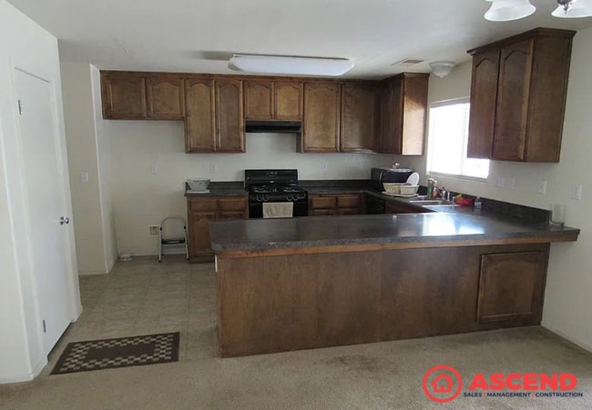 Building Photo - Large Two Story Home Near Golden Valley Hi...