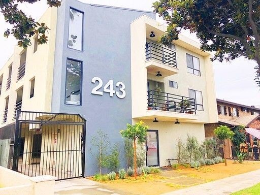 Building Photo - 243 Temple Ave