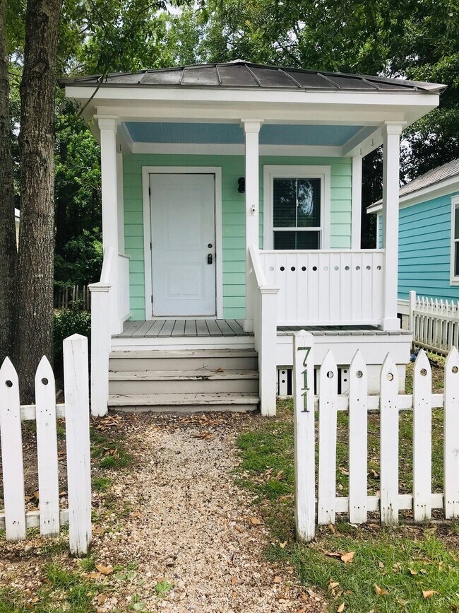 Photo - Commercial or Residential Coastal Cottage ... House