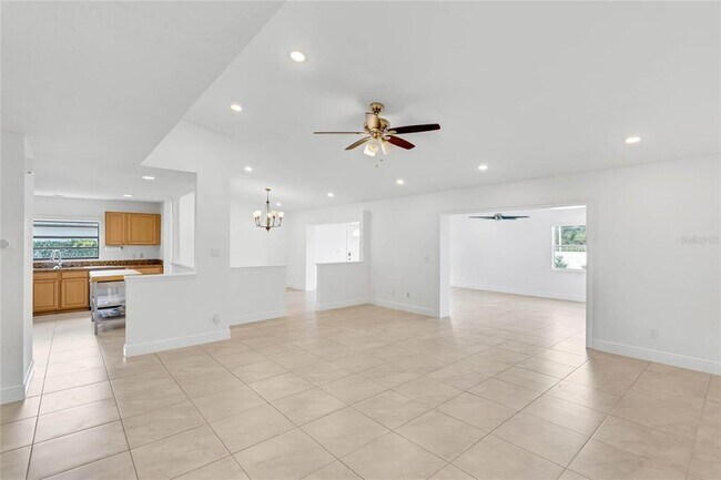 Building Photo - 7664 Clubhouse Estates Dr