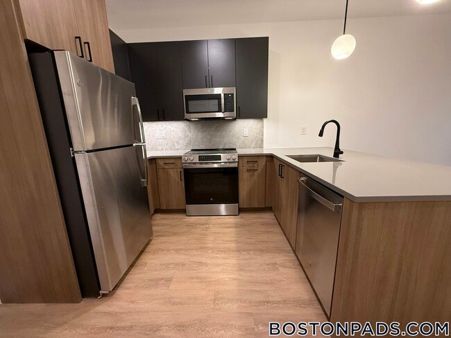 Building Photo - 199 Gardner St