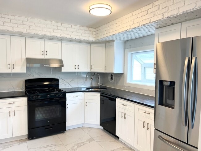 Foto del edificio - 156 Petrus Ave