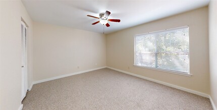 Building Photo - 2105 N Red Cedar Cir