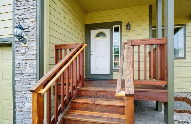 Foto del edificio - 4bd/2.5ba House with Washer/Dryer & Fully Fenced Yard!