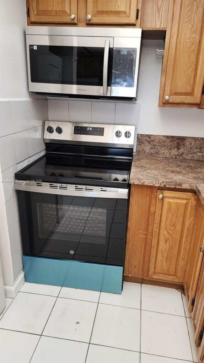 Foto del edificio - 10000 NW 80th Ct