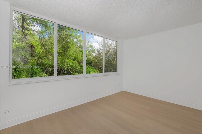 Foto del edificio - 445 NE 195th St