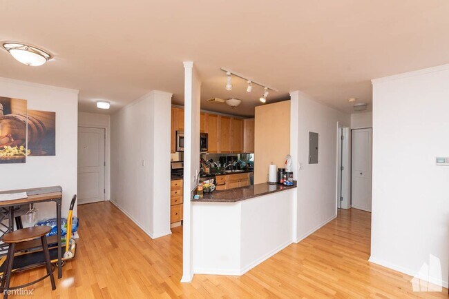 Foto del edificio - 1 br, 1 bath Condo - 6102 N Sheridan Rd