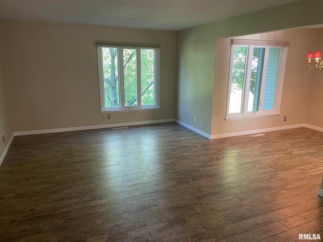 Building Photo - 3052 Parkwild Dr
