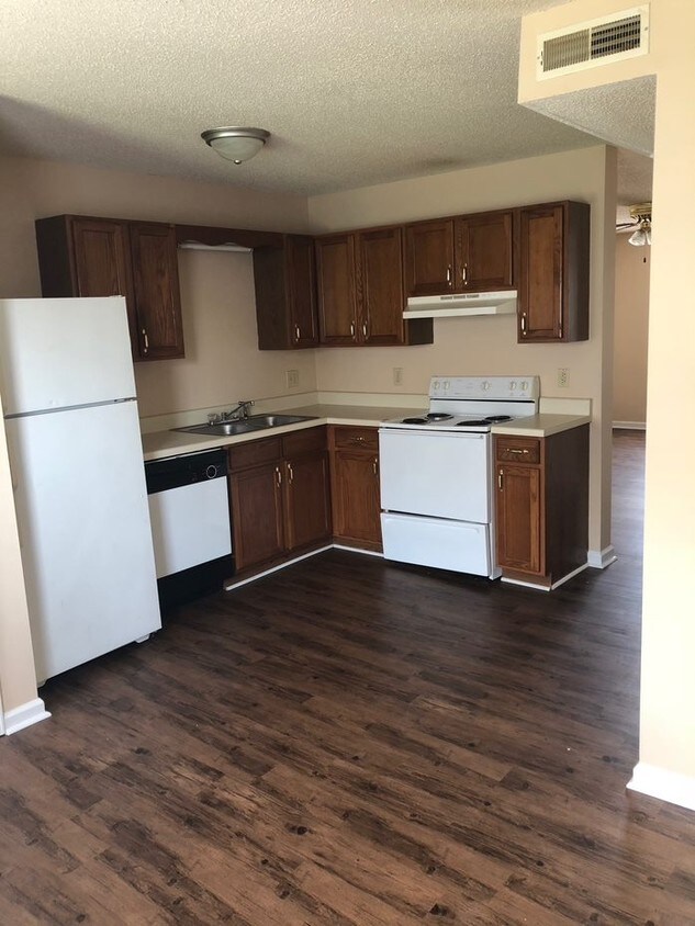 Interior Photo - 293 Raleigh Dr