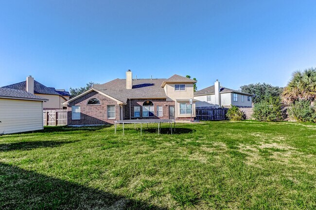Building Photo - Discover the epitome of suburban living in...