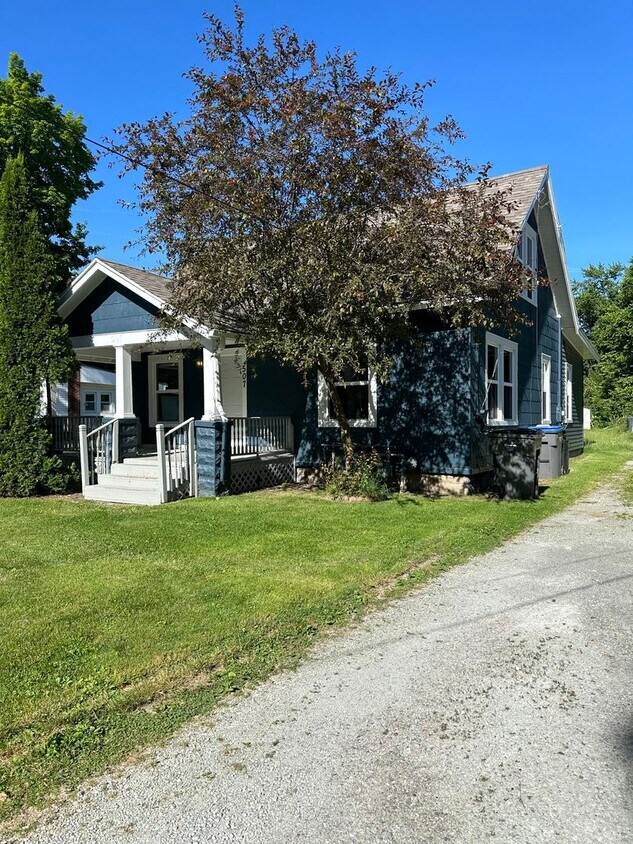 507 Dewey Ave Unit 507 Dewey Ave. (Front), Goshen, IN 46526 Room for Rent in Goshen, IN