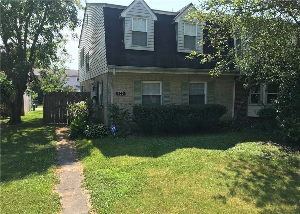 Primary Photo - Townhouse Near N Great Neck & VB Blvd