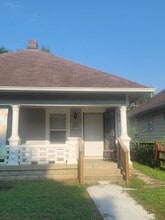 Building Photo - 521 N Gladstone Ave