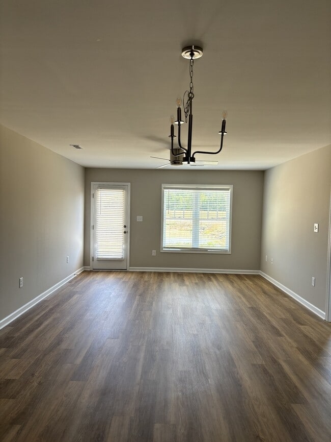 Foto del edificio - 100 Bradfield Cir