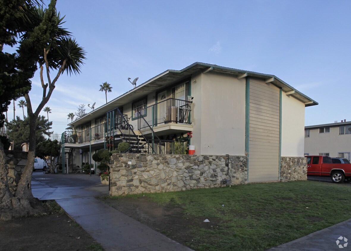 Primary Photo - 2269 Maple St