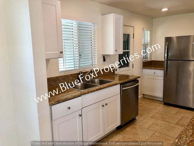 Building Photo - 1437 E Manlove St