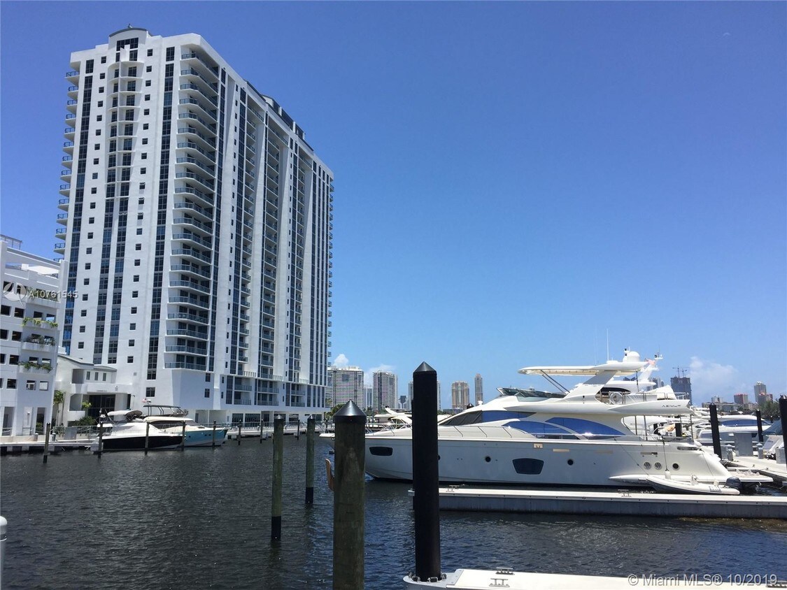 Primary Photo - 17301 Biscayne Blvd