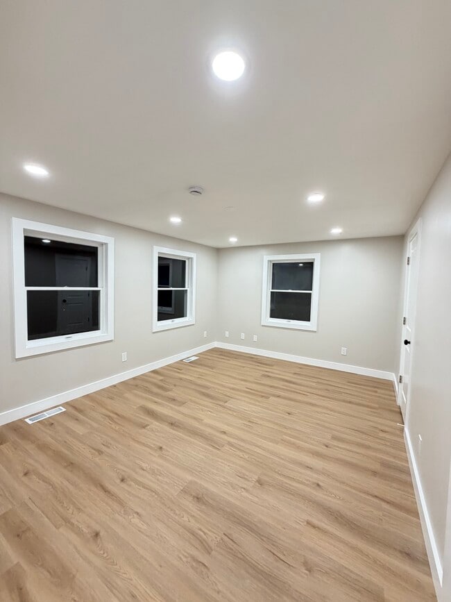 Building Photo - 4 Stratton Ln