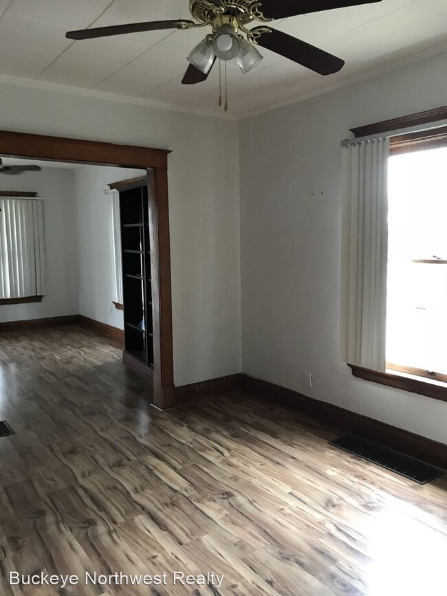 Building Photo - 3 br, 1 bath House - 301 Parker St