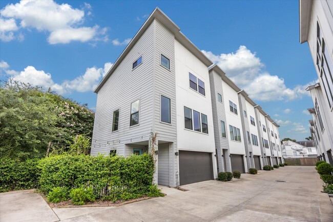 Foto del edificio - 3212 N MacGregor Way