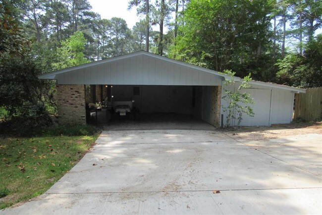 Building Photo - 115 Park Ln