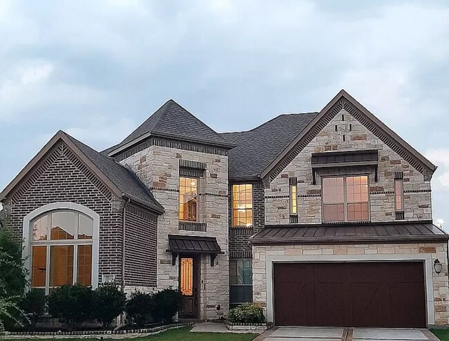 Building Photo - 1105 Roma Dr