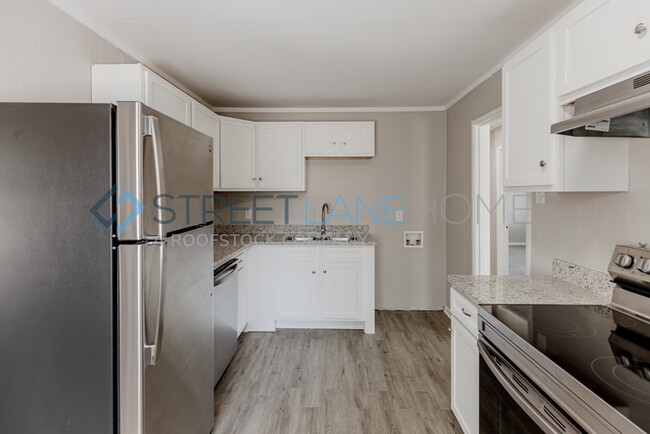 Foto del edificio - NOW OFFERING $250 OFF FIRST FULL MONTH IF ...