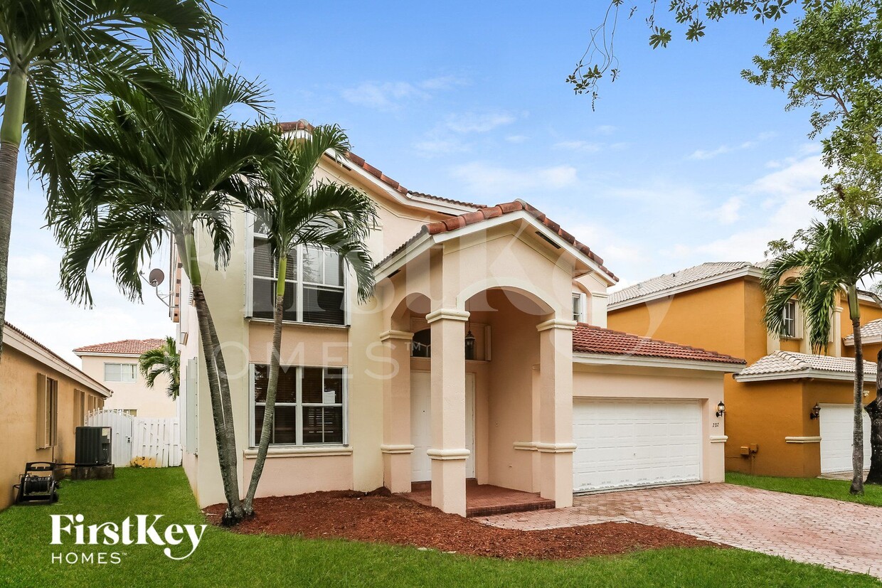 Primary Photo - 2332 SW 126th Ave