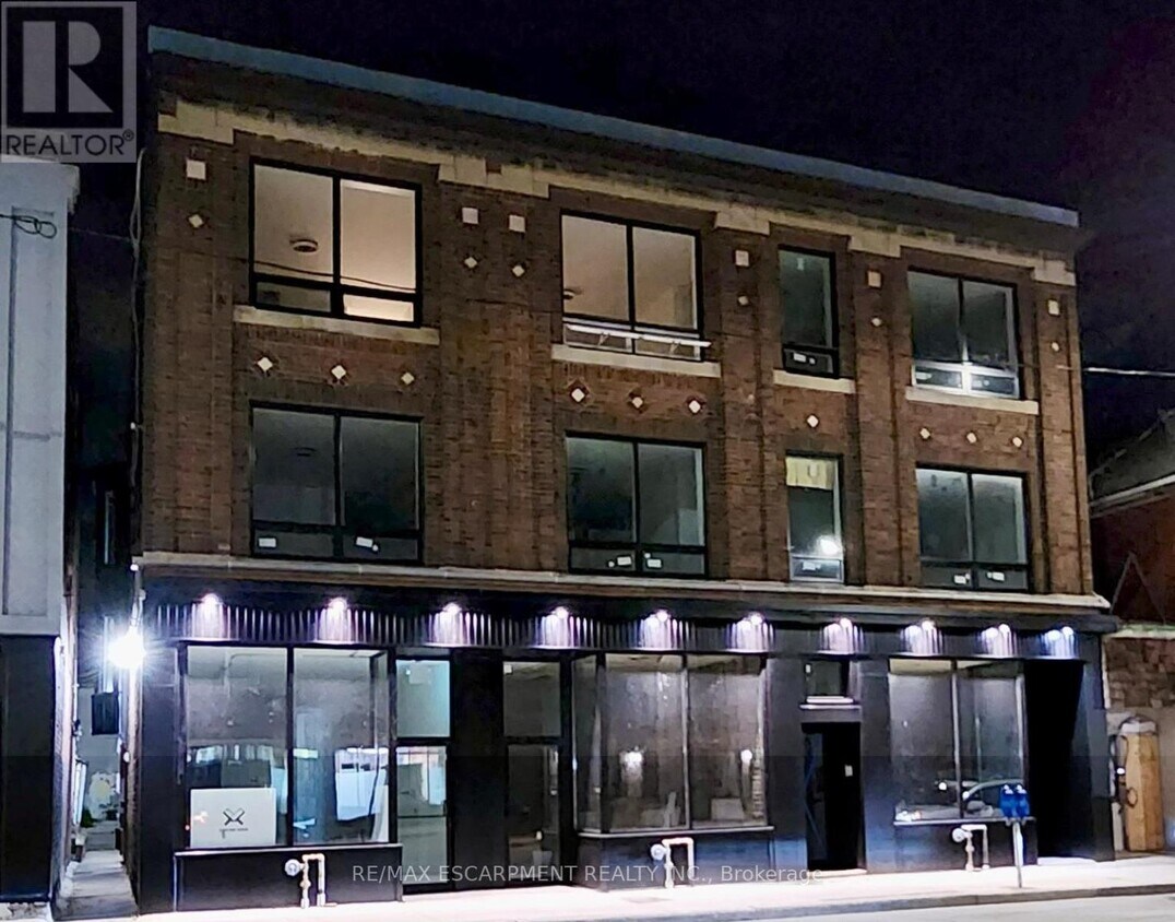 Photo principale - 7 Barton St E