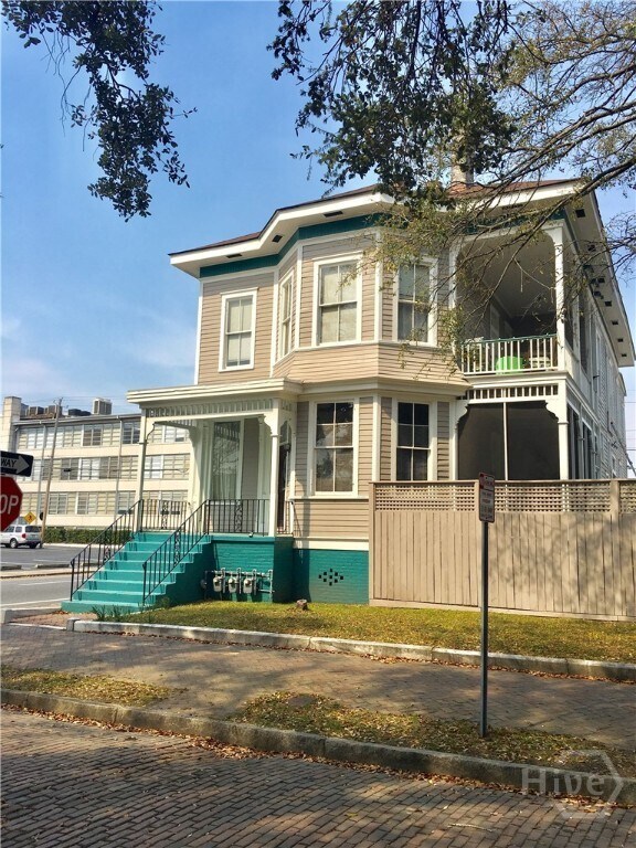 Primary Photo - 102 E 31st St