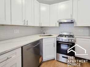 Building Photo - 516 W Cornelia Ave