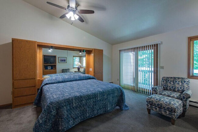 Foto del edificio - 1702 Forest Ridge Rd