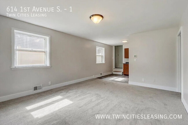 Building Photo - 614 1st Ave S