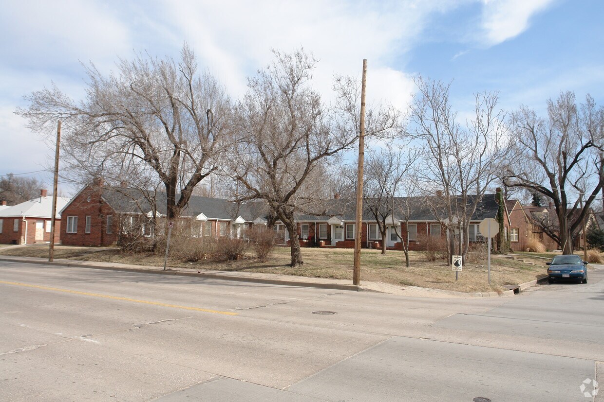 Primary Photo - 400 S Hydraulic St