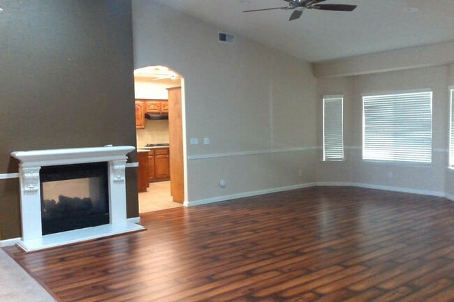 Foto del edificio - Beautiful Northeast 4 Bedroom 2.5 Bath home