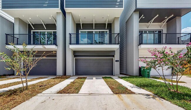 Building Photo - 1404 Goliad St