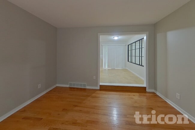 Foto del edificio - 1420 Boone Ave N