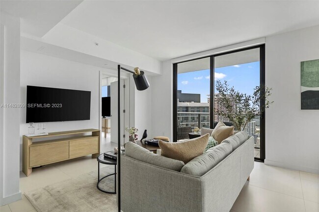 Foto del edificio - 501 NE 31st St