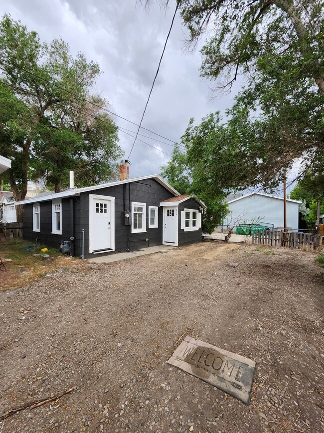 Building Photo - 408 A St