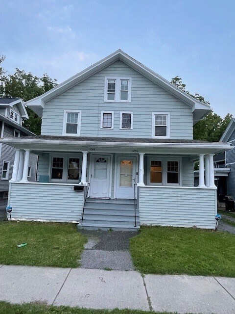 Foto principal - 1044 Plymouth Ave S