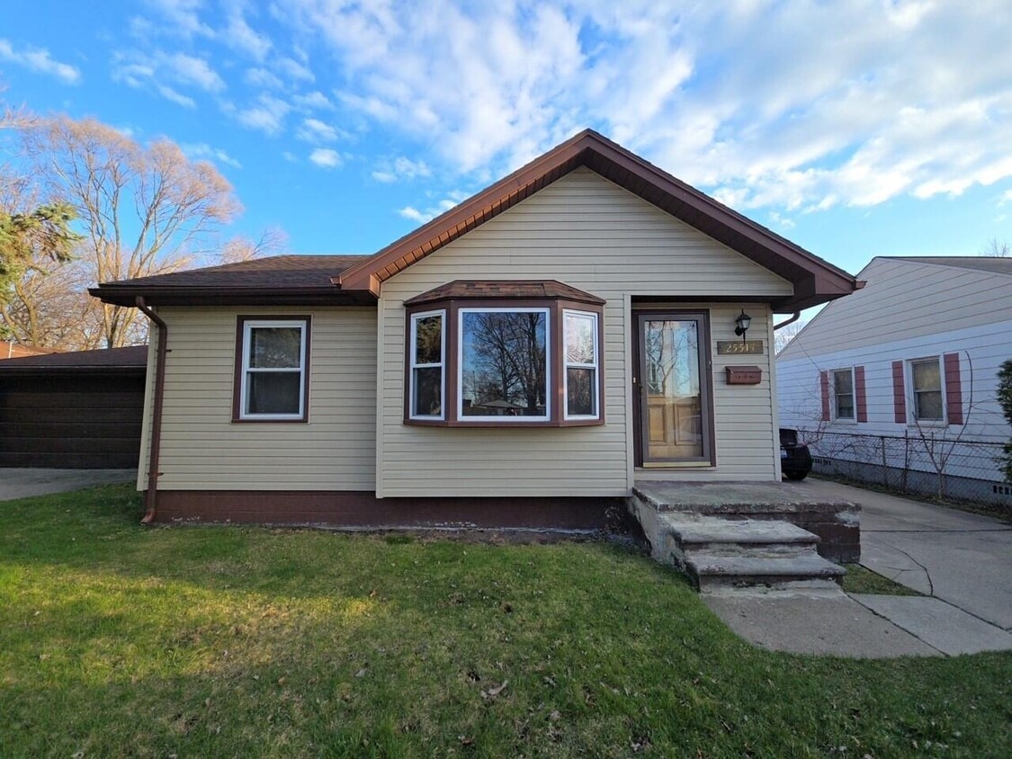 Primary Photo - 25517 Yale St