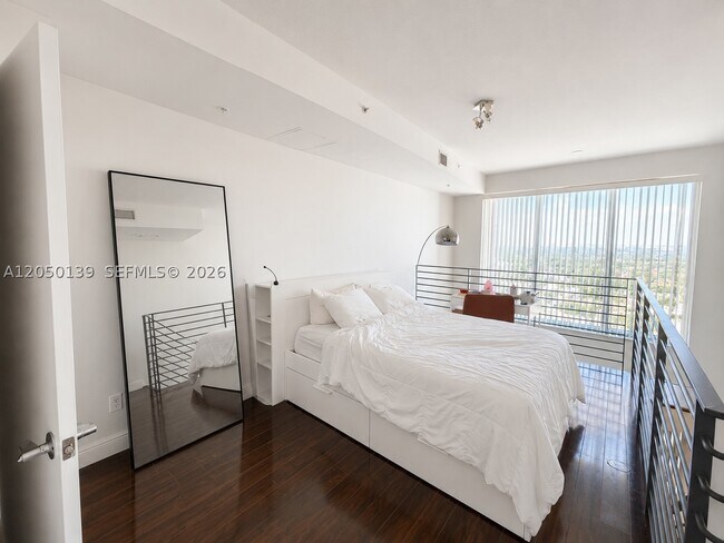 Foto del edificio - 60 SW 13th St