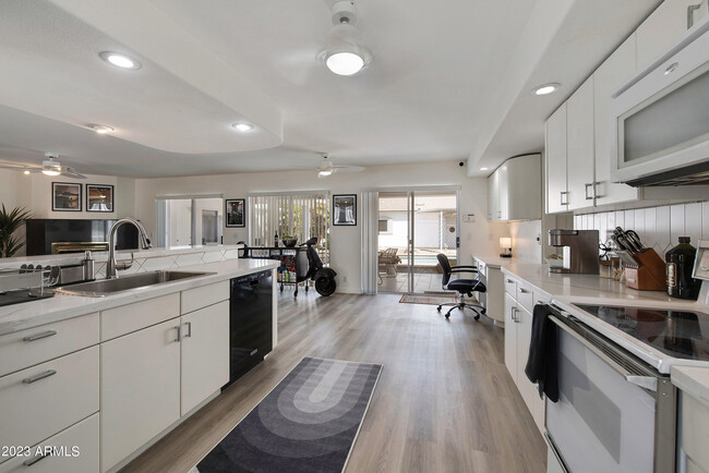 Foto del edificio - 6720 E Stallion Rd