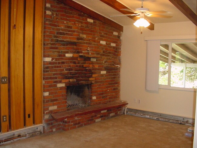 Building Photo - 3305 S Bryant St
