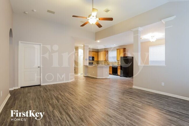 Foto del edificio - 15118 Sierra Ridge Dr