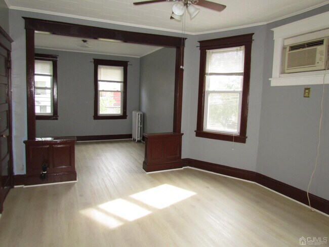 Building Photo - 421 Magnolia St