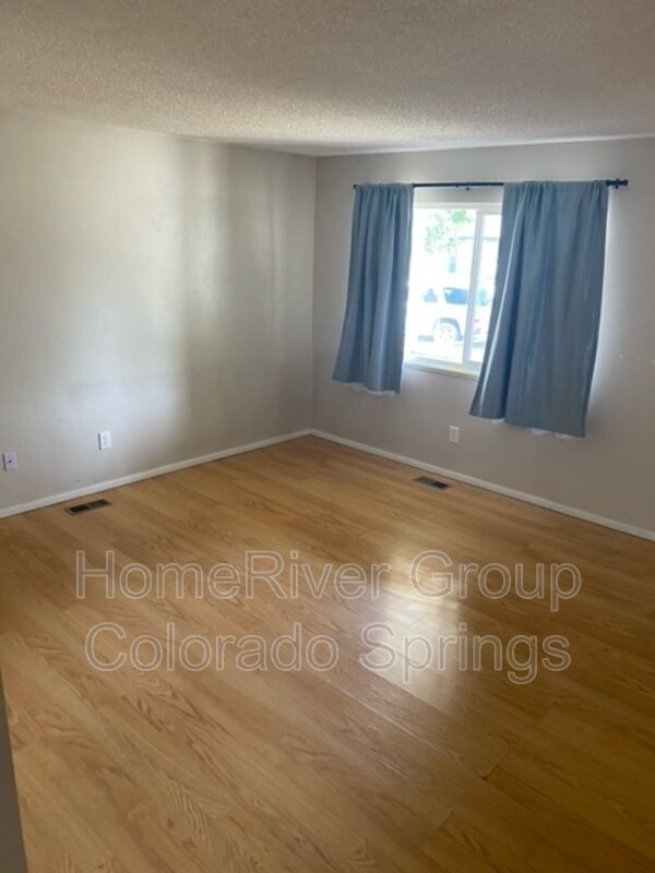 Building Photo - 2858 Carmel Cir